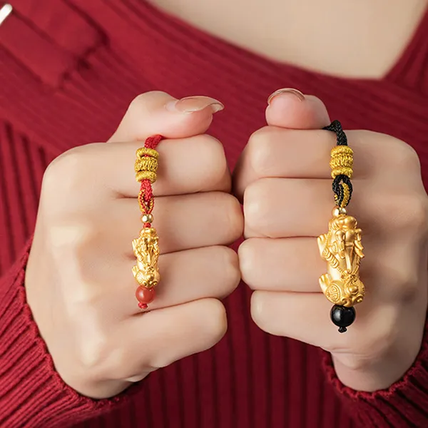 Dây Chuyền Đôi Lili Jewelry Đính Đá Mã Não Hình Tỳ Hưu May Mắn Sienna LILI_126114 Dây Vải) Màu Đen/Đỏ