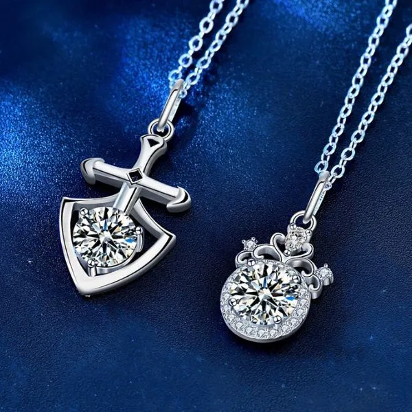 Dây Chuyền Đôi Lili Jewelry Đính Kim Cương Moissanite Hoàng Tử Và Công Chúa LILI_055045 Màu Trắng