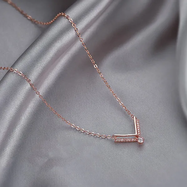 Dây Chuyền Lili Jewelry Bạc Nữ Đính Đá CZ Hình Chữ V Cách Điệu LILI_275631 Màu Vàng Hồng