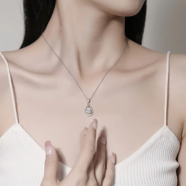 Dây Chuyền Nữ Lili Jewelry Đính Đá CZ Hình Giọt Nước Iris LILI_125647 Màu Bạc