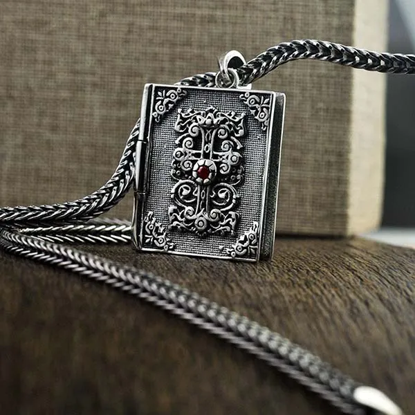Dây Chuyền Nam Lili Jewelry Hình Quyển Kinh Thánh LILI_073604 Màu Bạc