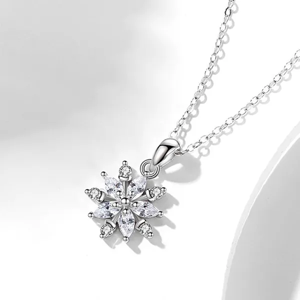 Dây Chuyền Nữ Lili Jewelry Bạc Đính Đá CZ Hình Bông Tuyết Selene LILI_105300 Màu Bạc Trắng