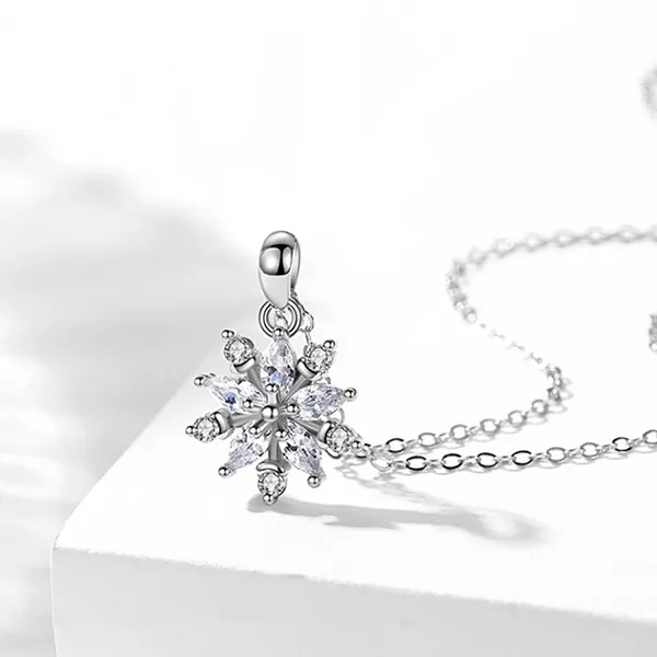 Dây Chuyền Nữ Lili Jewelry Bạc Đính Đá CZ Hình Bông Tuyết Selene LILI_105300 Màu Bạc Trắng