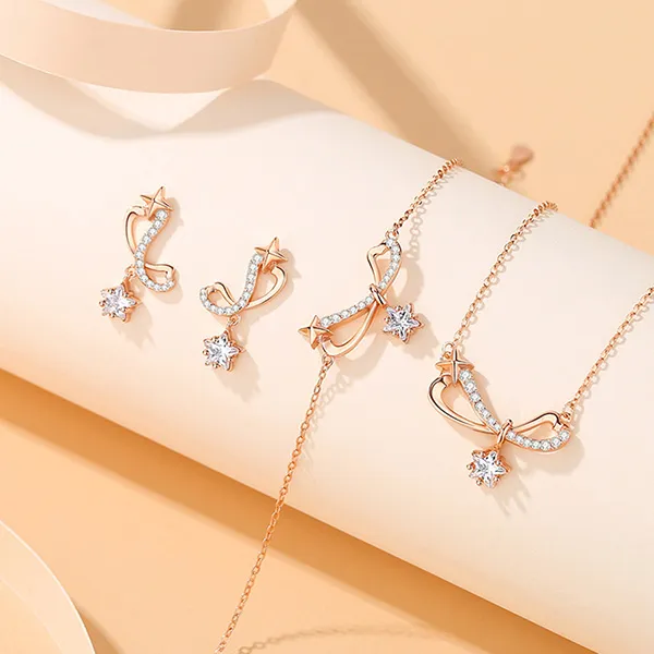 Dây Chuyền Nữ Lili Jewelry Bạc Đính Đá CZ Hình Chiếc Nơ Cách Điệu Charlie LILI_125999 Màu Vàng Hồng