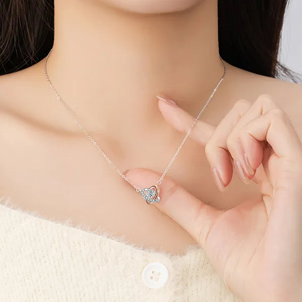 Dây Chuyền Nữ Lili Jewelry Bạc Đính Đá CZ Hình Trái Tim Cách Điệu Gabriella LILI_125709 Màu Bạc Vàng