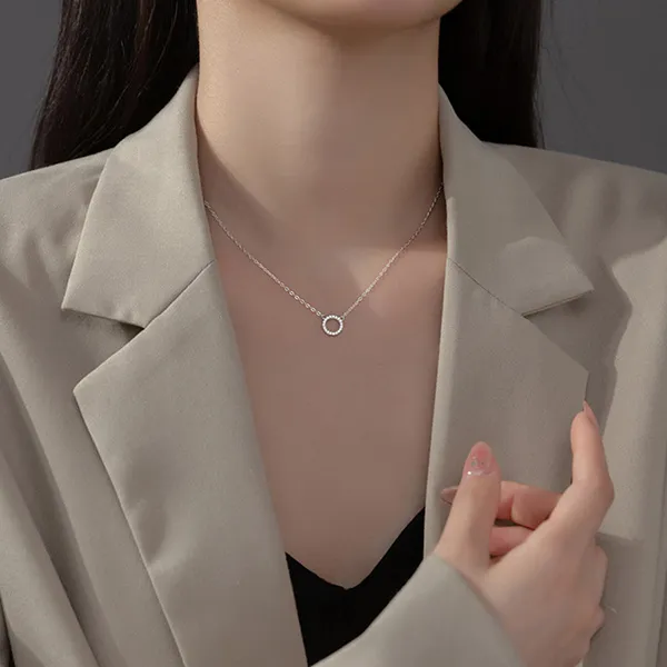 Dây Chuyền Nữ Lili Jewelry Bạc Đính Đá CZ Hình Tròn Cách Điệu Nhỏ Nhắn Dalziel LILI_133849 Màu Bạc
