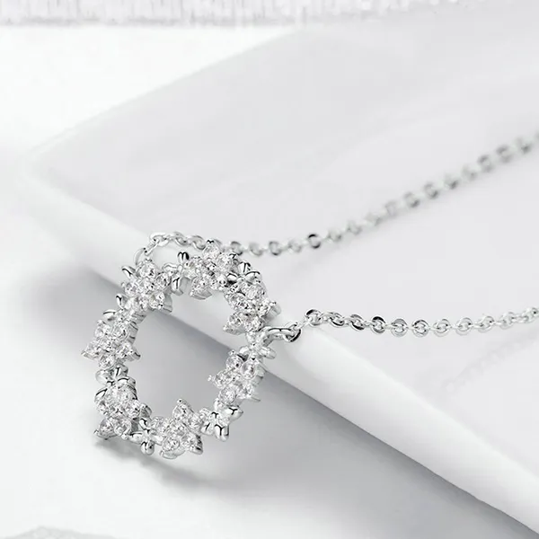 Dây Chuyền Nữ Lili Jewelry Bạc Đính Đá CZ Hình Vòng Hoa Zaylee LILI_105491 Màu Bạc
