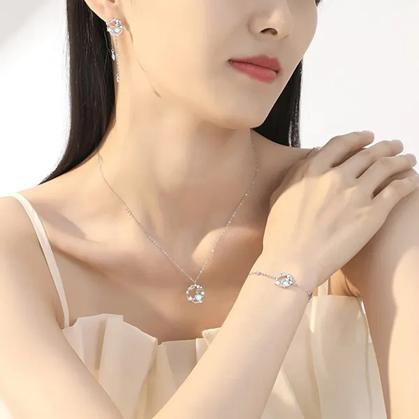 Dây Chuyền Nữ Lili Jewelry Bạc Đính Đá CZ Hoàng Tử Và Cành Hồng Capri LILI_105167 Màu Bạc