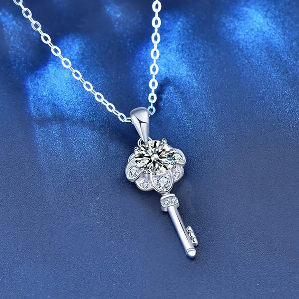 Dây Chuyền Nữ Lili Jewelry Bạc Đính Kim Cương Moissanite Hình Chìa Khóa Abigail LILI_054941 Màu Bạc