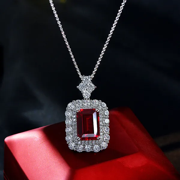 Dây Chuyền Nữ Lili Jewelry Đính Đá Carbon Tổng Hợp Heulwen LILI_474746 Màu Đỏ Bạc