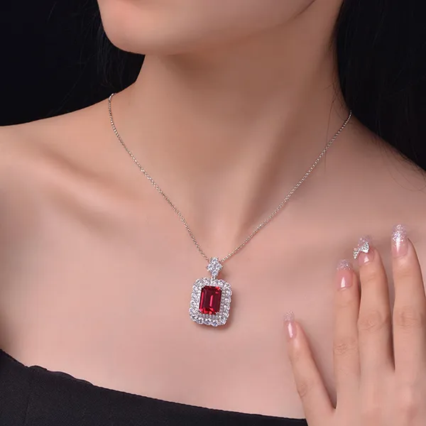 Dây Chuyền Nữ Lili Jewelry Đính Đá Carbon Tổng Hợp Heulwen LILI_474746 Màu Đỏ Bạc