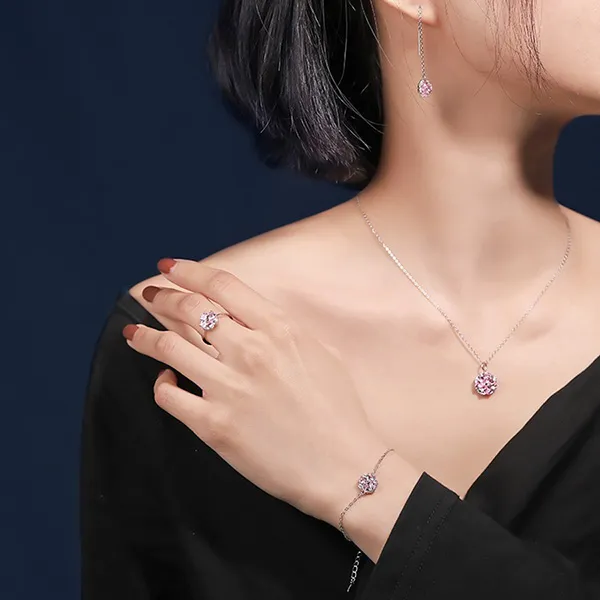 Dây Chuyền Nữ Lili Jewelry Đính Đá CZ Cỏ 4 Lá Ashlynn LILI_097876 Màu Hồng Bạc