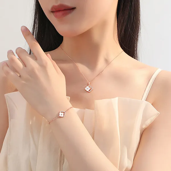 Dây Chuyền Nữ Lili Jewelry Đính Đá CZ Cỏ 4 Lá Eden LILI_125958 Màu Vàng Hồng - Trang sức - Vua Hàng Hiệu