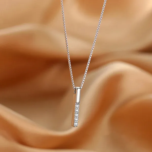 Dây Chuyền Nữ Lili Jewelry Đính Đá CZ Dạng Mảnh Nhỏ Hình Thanh Thẳng Basic LILI_053967 Màu Bạc