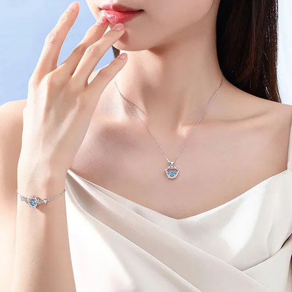 Dây Chuyền Nữ Lili Jewelry Đính Đá CZ Gạc Nai Tình Yêu Clover LILI_097713 Màu Xanh Bạc - Trang sức - Vua Hàng Hiệu