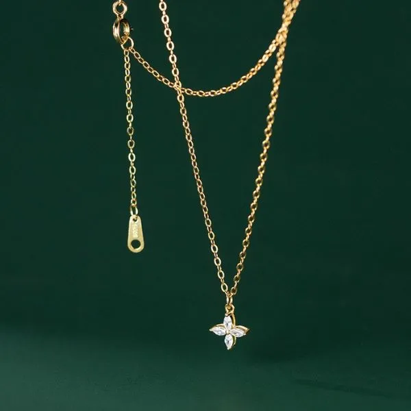 Dây Chuyền Nữ Lili Jewelry Đính Đá CZ Hình 4 Cánh Hoa Andrea LILI_131109 Màu Vàng Gold