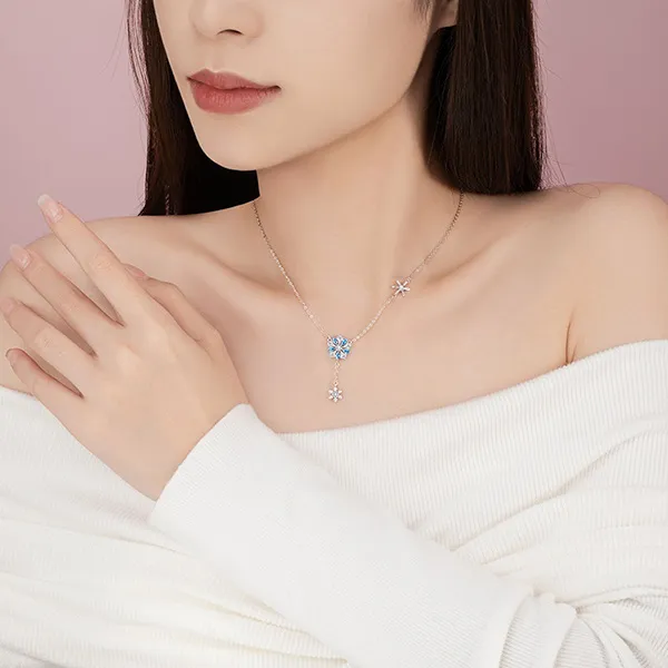 Dây Chuyền Nữ Lili Jewelry Đính Đá CZ Hình Bông Tuyết Eliza LILI_159570 Màu Xanh Bạc