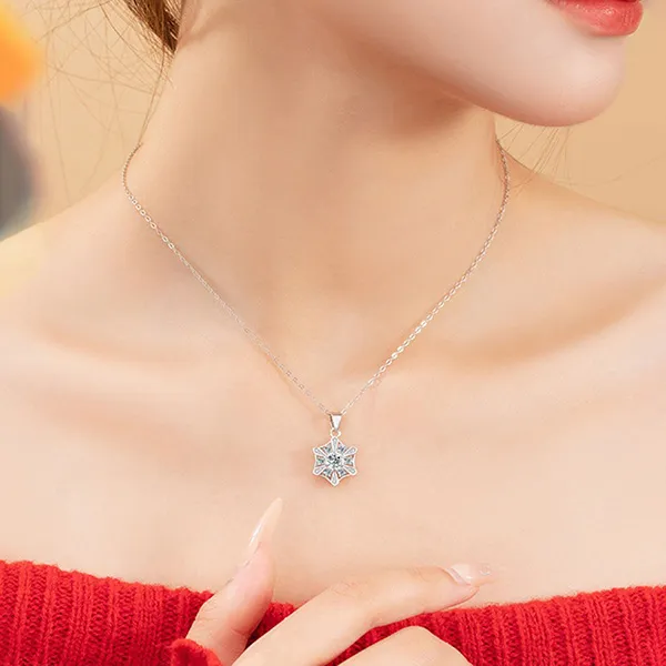 Dây Chuyền Nữ Lili Jewelry Đính Đá CZ Hình Bông Tuyết Xoay Tròn Snow LILI_159481 Màu Bạc
