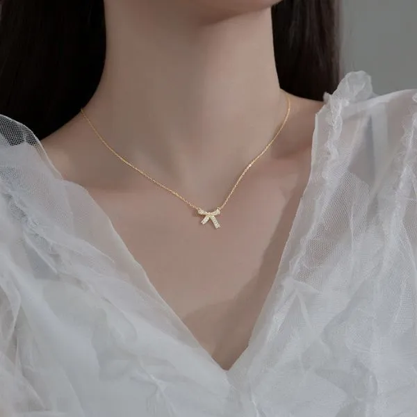 Dây Chuyền Nữ Lili Jewelry Đính Đá CZ Hình Chiếc Nơ Alani LILI_131191 Màu Vàng Gold