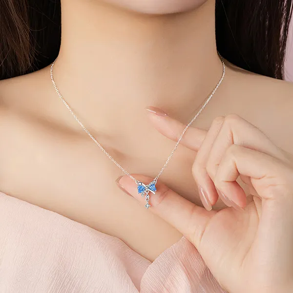 Dây Chuyền Nữ Lili Jewelry Đính Đá CZ Hình Chiếc Nơ Eloise LILI_125662 Màu Bạc/Xanh - Trang sức - Vua Hàng Hiệu