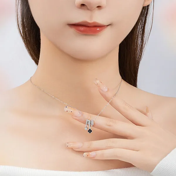 Dây Chuyền Nữ Lili Jewelry Đính Đá CZ Hình Cỏ 4 Lá Ashley LILI_159472 Màu Bạc