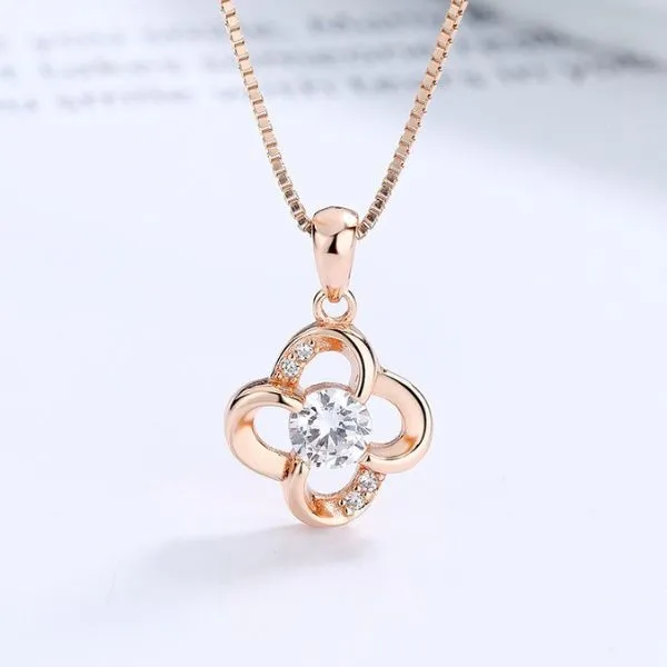Dây Chuyền Nữ Lili Jewelry Đính Đá CZ Hình Cỏ 4 Lá Reina LILI_105052 Màu Vàng Hồng