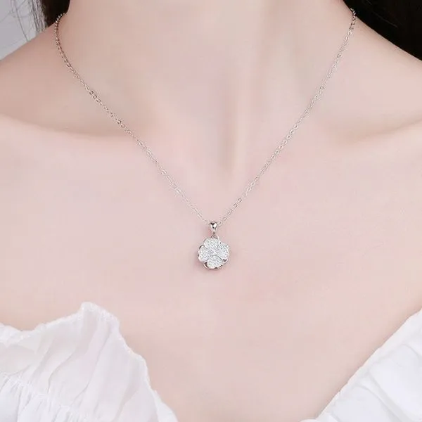 Dây Chuyền Nữ Lili Jewelry Đính Đá CZ Hình Cỏ 4 Lá Xoay Tròn Độc Đáo Milena LILI_105831 Màu Trắng