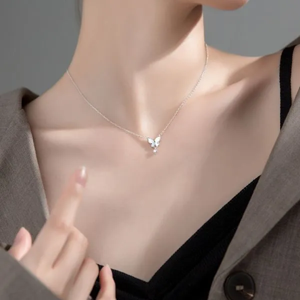 Dây Chuyền Nữ Lili Jewelry Đính Đá CZ Hình Hồ Điệp Ada LILI_131181 Màu Trắng