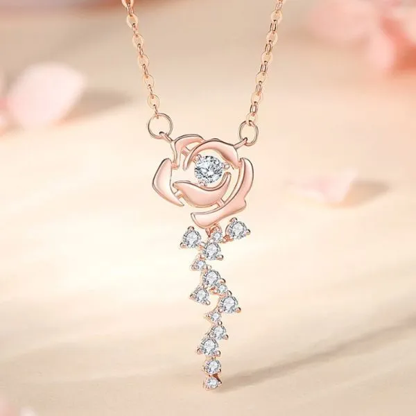 Dây Chuyền Nữ Lili Jewelry Đính Đá CZ Hình Hoa Hồng Alena LILI_105642 Màu Vàng Hồng