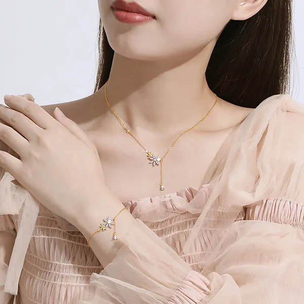 Dây Chuyền Nữ Lili Jewelry Đính Đá CZ Hình Hoa Hướng Dương Norah LILI_131298 Màu Vàng Gold - Trang sức - Vua Hàng Hiệu