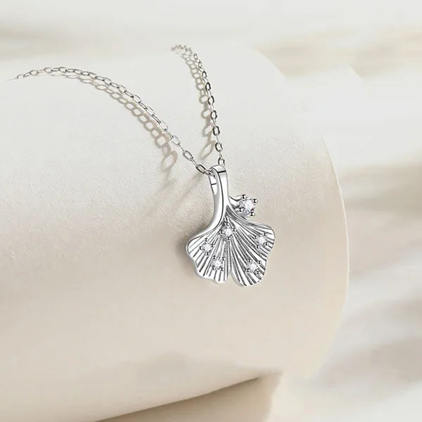 Dây Chuyền Nữ Lili Jewelry Đính Đá CZ Hình Lá Bạch Quả Jazmine LILI_098807 Màu Bạc