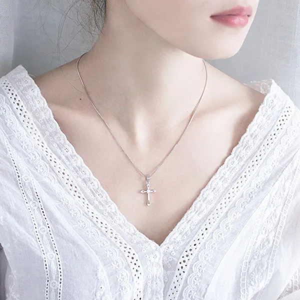 Dây Chuyền Nữ Lili Jewelry Đính Đá CZ Hình Thánh Giá Chữ Thập LILI_694369 Màu Bạc