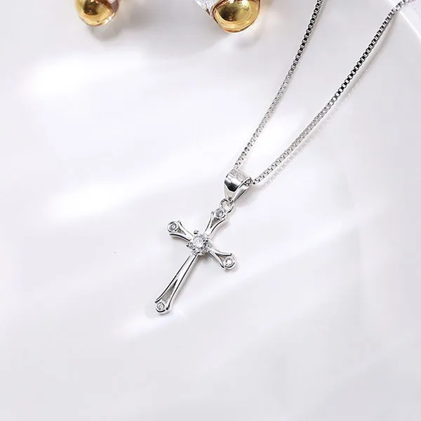 Dây Chuyền Nữ Lili Jewelry Đính Đá CZ Hình Thánh Giá Chữ Thập LILI_694369 Màu Bạc