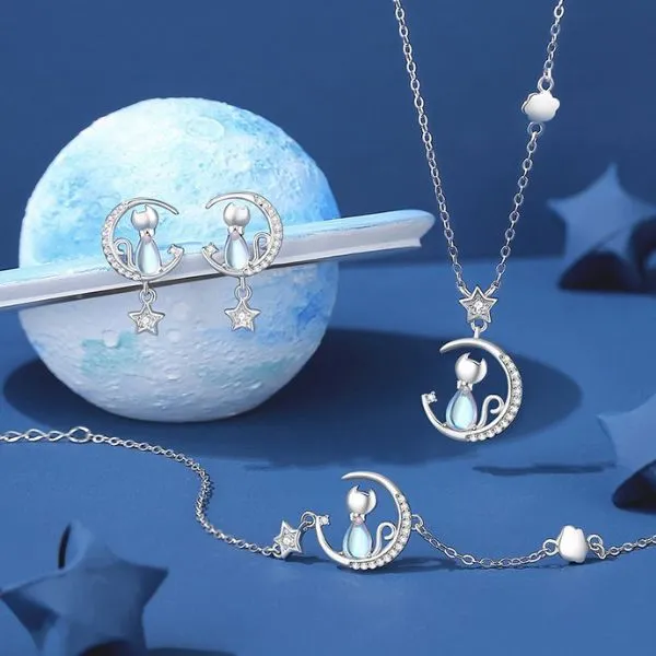 Dây Chuyền Nữ Lili Jewelry Đính Đá CZ Mèo Nhỏ Và Mặt Trăng Della LILI_105242 Màu Vàng Trắng