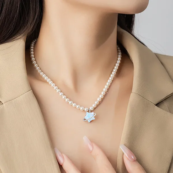 Dây Chuyền Nữ Lili Jewelry Đính Đá CZ, Ngọc Trai Ngôi Sao May Mắn Kori LILI_105594 Màu Xanh Bạc