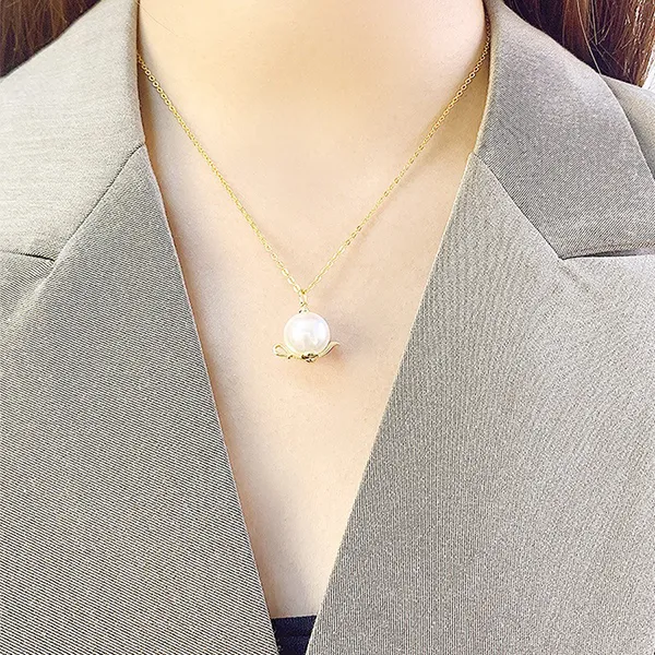 Dây Chuyền Nữ Lili Jewelry Đính Đá CZ, Ngọc Trai Thần Đèn Luisa LILI_098877 Màu Vàng - Trang sức - Vua Hàng Hiệu