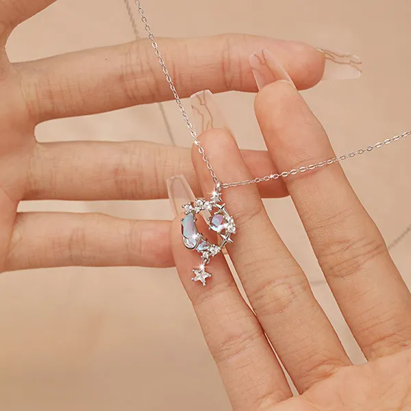 Dây Chuyền Nữ Lili Jewelry Đính Đá CZ Trăng Và Sao Greta LILI_098786 Màu Xanh Bạc