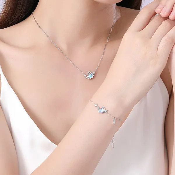 Dây Chuyền Nữ Lili Jewelry Đính Đá CZ Trăng Và Sao Kori LILI_105606 Màu Bạc