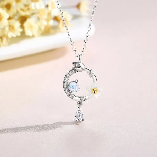 Dây Chuyền Nữ Lili Jewelry Đính Đá CZ Vòng Hoa May Mắn Rosalia LILI_073840 Màu Bạc