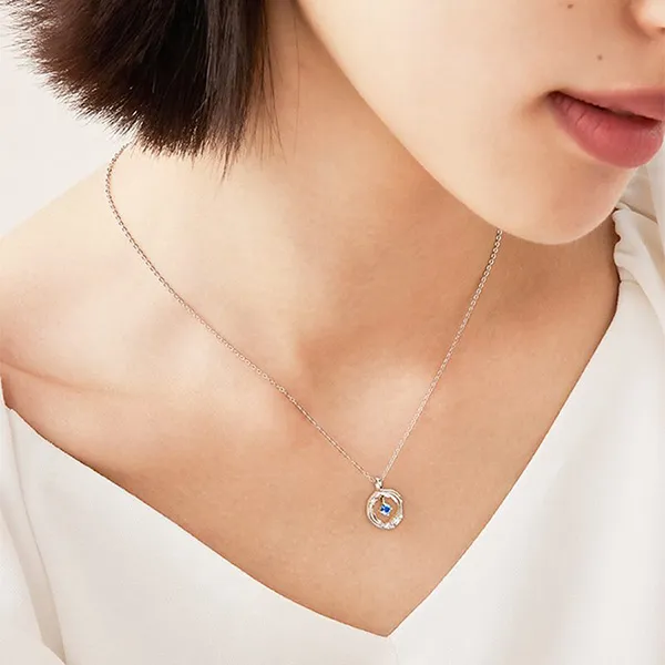 Dây Chuyền Nữ Lili Jewelry Đính Đá CZ Vòng Tròn Lông Vũ LILI_183712 Màu Bạc