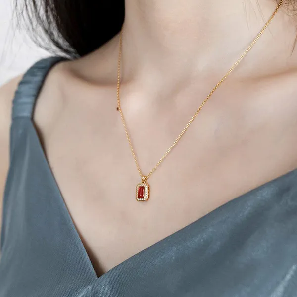 Dây Chuyền Nữ Lili Jewelry Đính Đá Garnet Mặt Vuông LILI_589563 Màu Vàng Gold/Đỏ