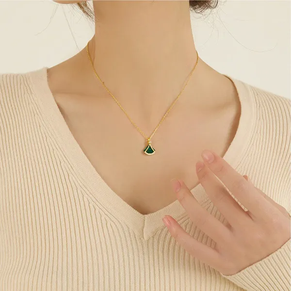 Dây Chuyền Nữ Lili Jewelry Đính Đá Malachite Hình Chân Váy Giana LILI_098989 Màu Vàng