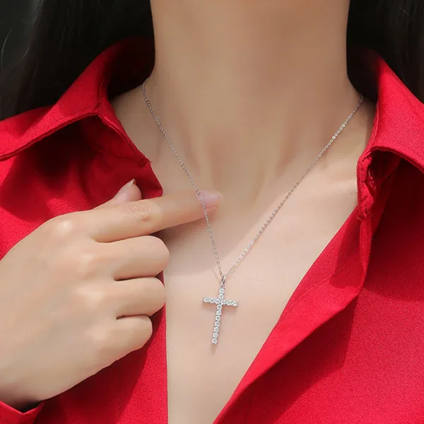 Dây Chuyền Nữ Lili Jewelry Đính Kim Cương Moissanite Hình Cây Thánh Giá LILI_053708 Màu Bạc