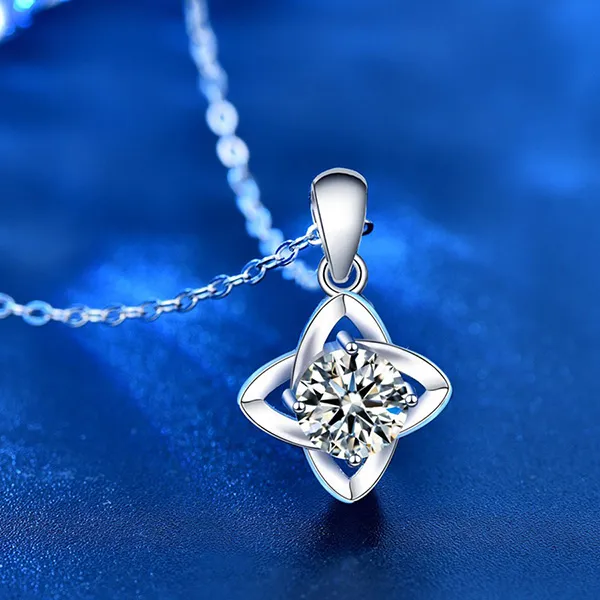 Dây Chuyền Nữ Lili Jewelry Đính Kim Cương Moissanite Hình Cỏ 4 Lá Zoe LILI_055014 Màu Bạc