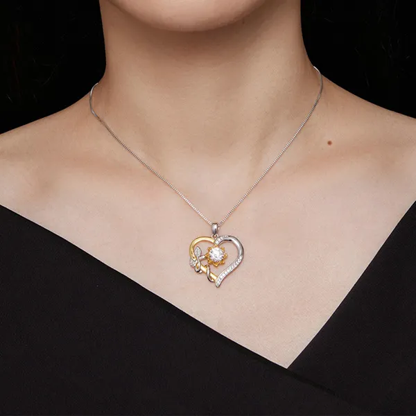 Dây Chuyền Nữ Lili Jewelry Đính Kim Cương Moissanite Hoa Tình Yêu Lea LILI_105903 Màu Vàng Bạc