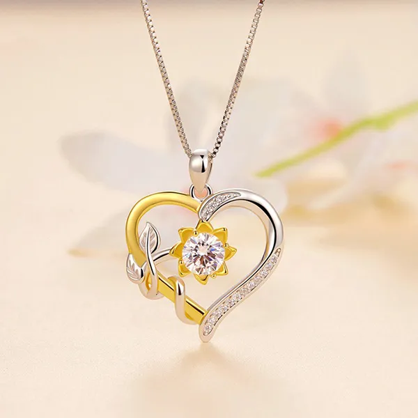 Dây Chuyền Nữ Lili Jewelry Đính Kim Cương Moissanite Hoa Tình Yêu Lea LILI_105903 Màu Vàng Bạc