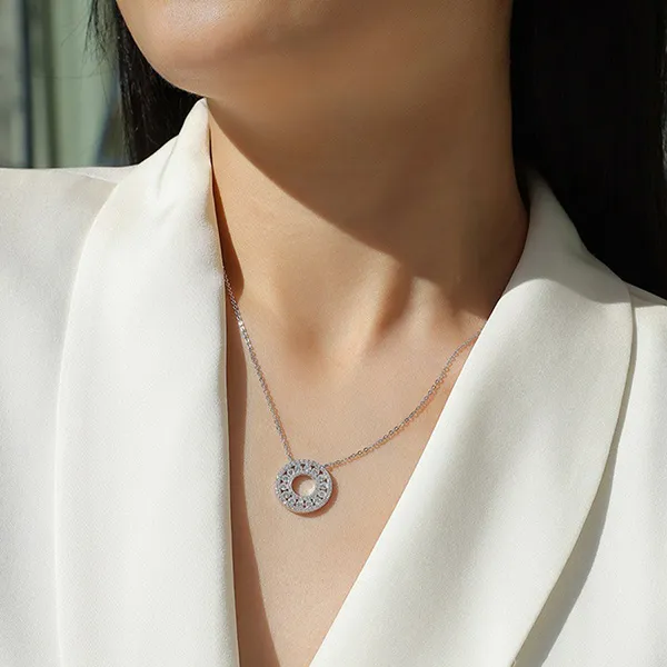 Dây Chuyền Nữ Lili Jewelry Đính Kim Cương Moissanite Tròn Carly LILI_105863 Màu Bạc