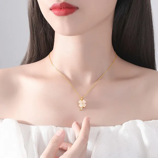 Dây Chuyền Nữ Lili Jewelry Đính Ngọc Bích Hetian Cỏ 4 Lá May Mắn Kiera LILI_745519 Màu Vàng