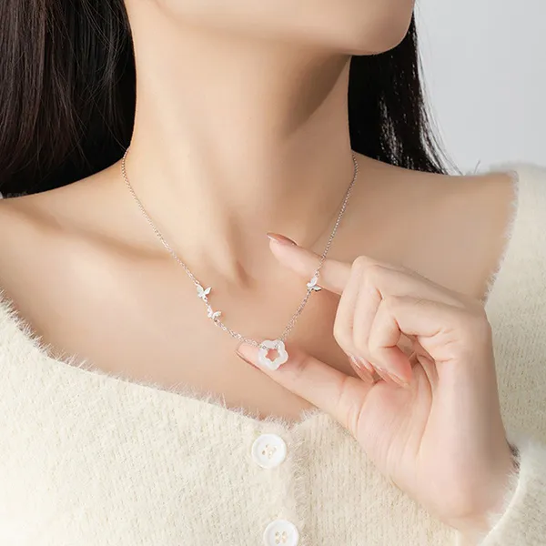 Dây Chuyền Nữ Lili Jewelry Đính Ngọc Bích Hetian Hoa Hồ Điệp Jamie LILI_105581 Màu Bạc