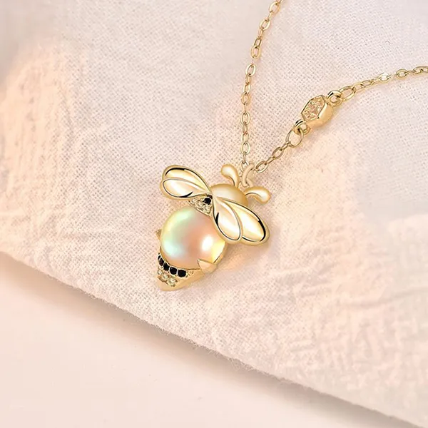 Dây Chuyền Nữ Lili Jewelry Đính Pha Lê Aurora Chú Ong Nhỏ LILI_463562 Màu Vàng Gold - Trang sức - Vua Hàng Hiệu